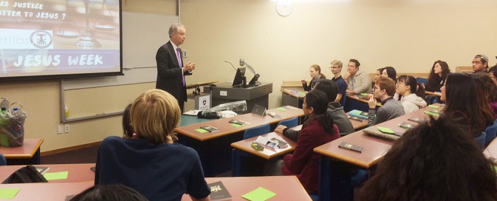 Judge Andrew Becroft, TSCF board chair, speaks to students at the University of Auckland Law School during Jesus Week.